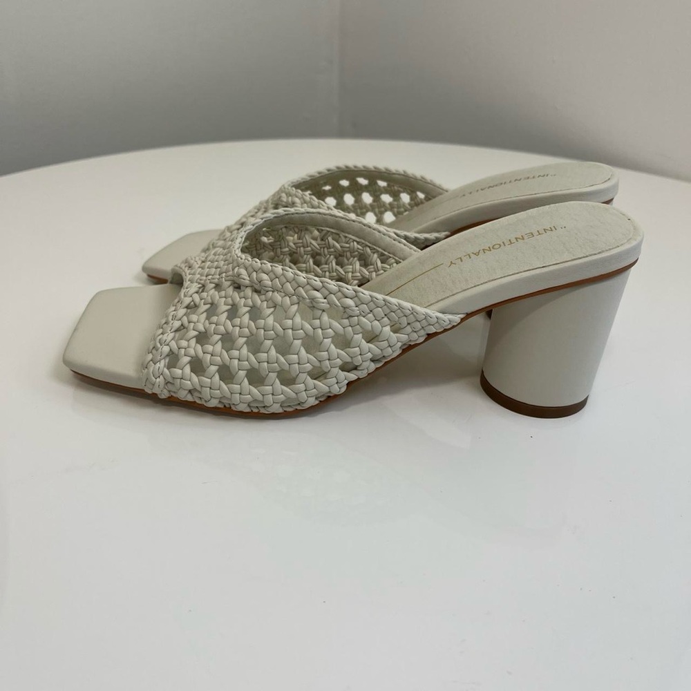 Intentionally blank Casandra braided cream sandal heel vegan size 6 open toe